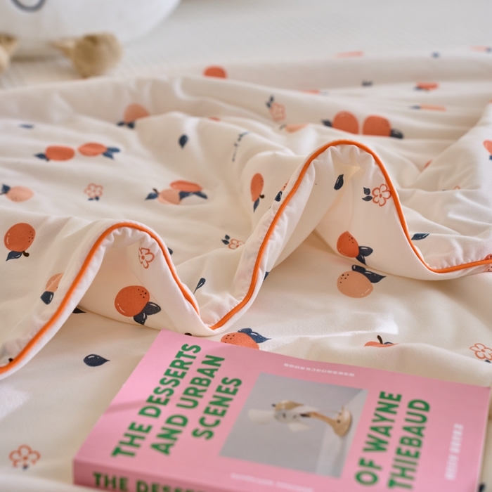 91家纺网 家纺一手货源 找家纺 维洋家纺 2025升级21%大豆新款A类牛奶丝针织夏被（四周踩棉）软糯凉感夏被空调被 橙色小橘