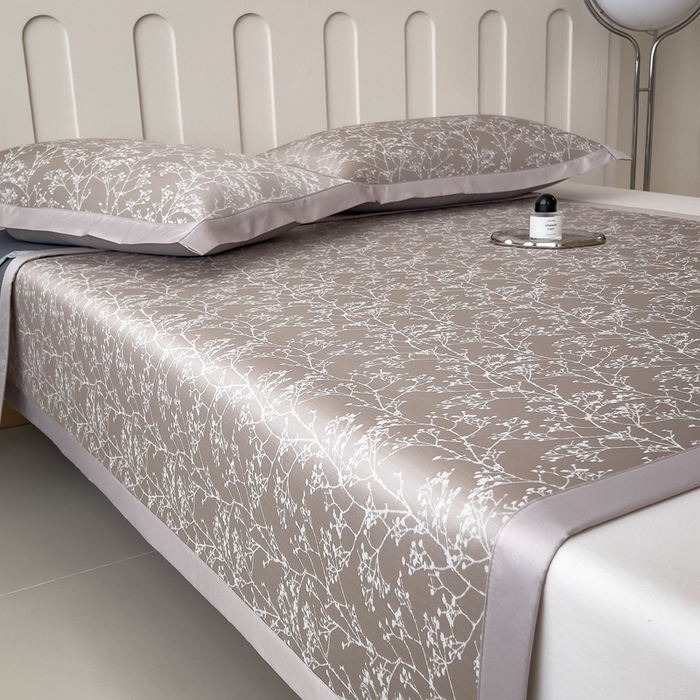 91家纺网 家纺一手货源 找家纺 卡初家居（原微来） 2025夏季凉感提花席 一叶枝枝-丝雾棕