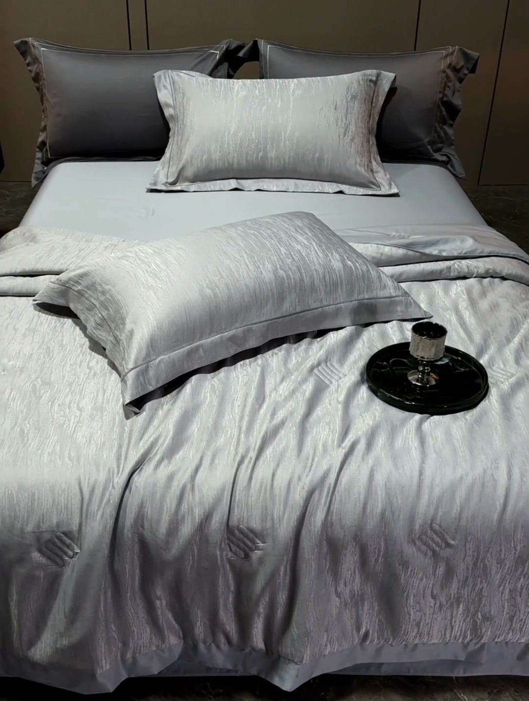 91家纺网 家纺一手货源 找家纺 丽卡家纺 2025新款翡丽天丝提花夏被四件套 石纹-深灰