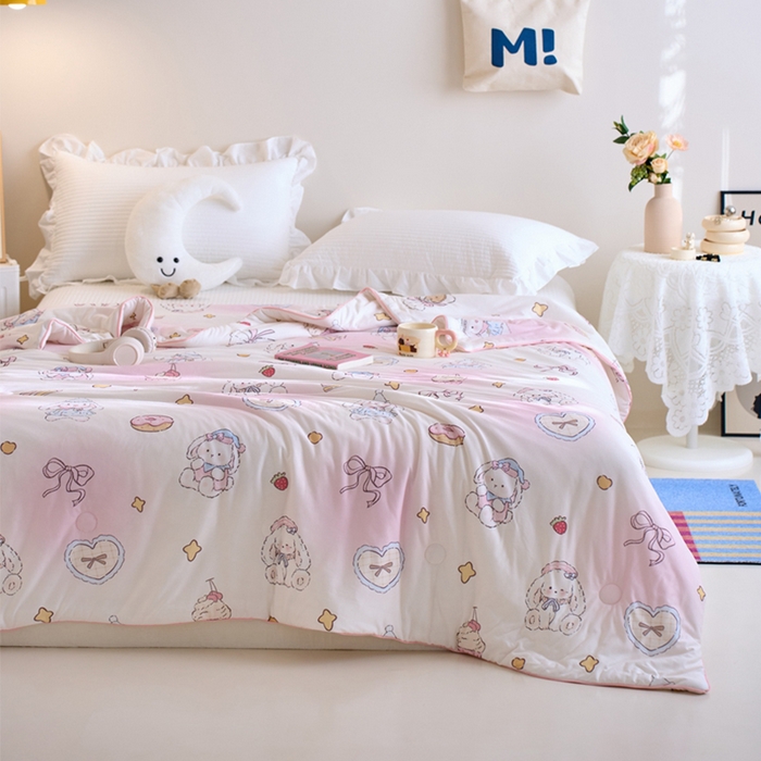 91家纺网 家纺一手货源 找家纺 维洋家纺 2025升级21%大豆新款A类牛奶丝针织夏被（四周踩棉）软糯凉感夏被空调被 甜兔兔