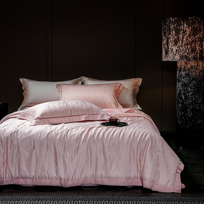 91家纺网 家纺一手货源 找家纺 丽卡家纺 2025新款翡丽天丝提花夏被四件套 石纹-粉