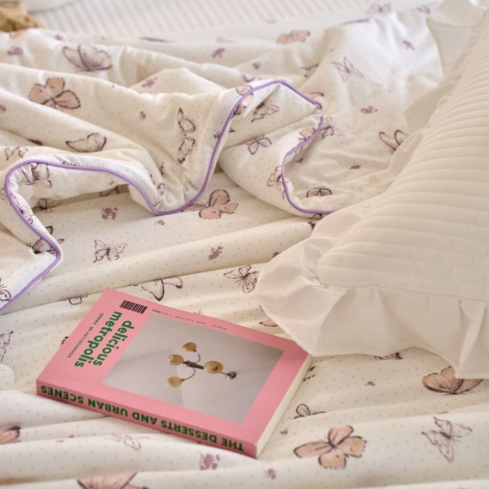 91家纺网 家纺一手货源 找家纺 维洋家纺 2025升级21%大豆新款A类牛奶丝针织夏被（四周踩棉）软糯凉感夏被空调被 喋喋飞舞