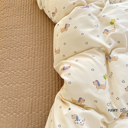 91家纺网 家纺一手货源 找家纺 仟网汇 2025新款针织双层纱床盖四件套 狗狗家族