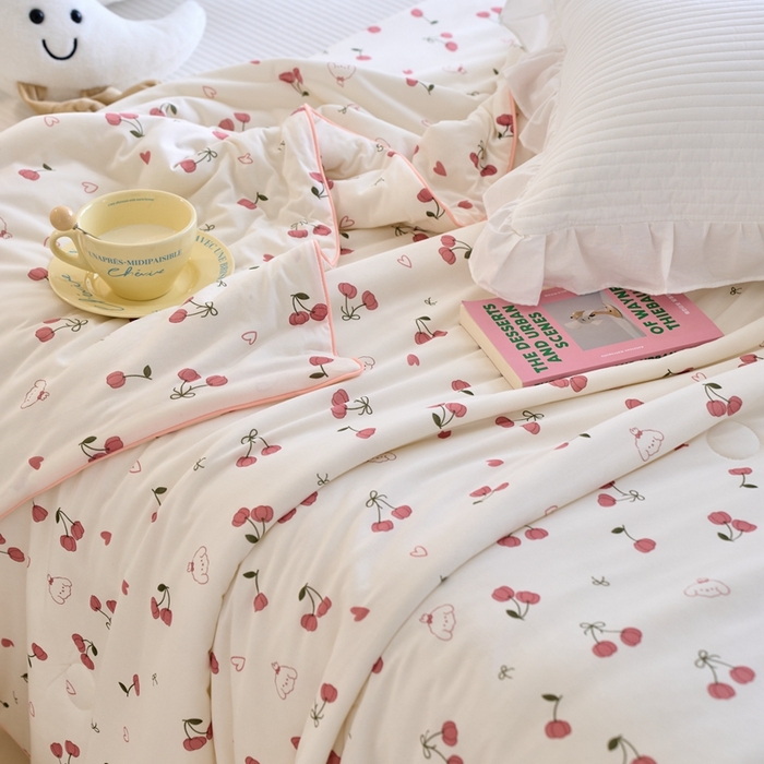 91家纺网 家纺一手货源 找家纺 维洋家纺 2025升级21%大豆新款A类牛奶丝针织夏被（四周踩棉）软糯凉感夏被空调被 樱桃小兔