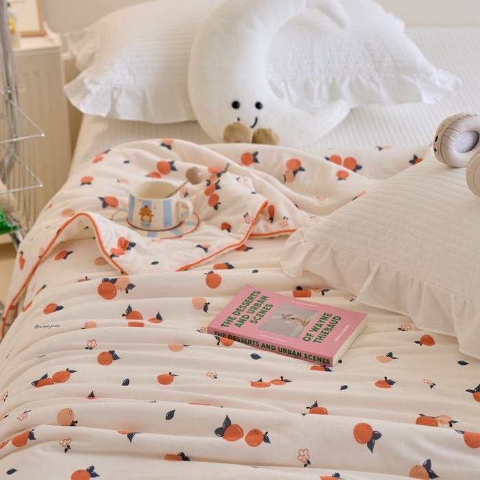 91家纺网 家纺一手货源 找家纺 维洋家纺 2025升级21%大豆新款A类牛奶丝针织夏被（四周踩棉）软糯凉感夏被空调被 橙色小橘