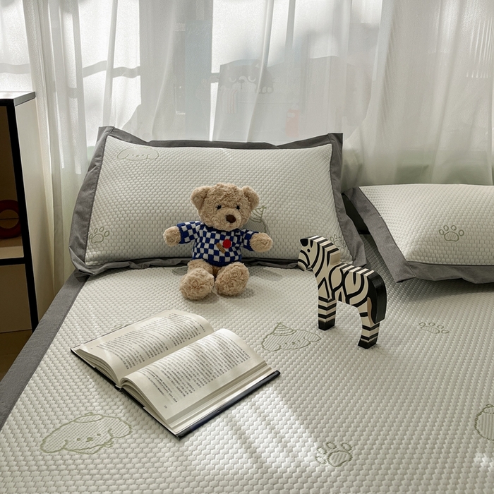 91家纺网 家纺一手货源 找家纺 卡初家居（原微来） 2025夏季凉感提花席 小狗心事