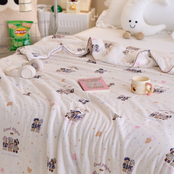 91家纺网 家纺一手货源 找家纺 维洋家纺 2025升级21%大豆新款A类牛奶丝针织夏被（四周踩棉）软糯凉感夏被空调被 维尼熊