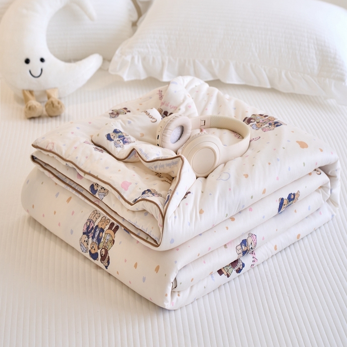 91家纺网 家纺一手货源 找家纺 维洋家纺 2025升级21%大豆新款A类牛奶丝针织夏被（四周踩棉）软糯凉感夏被空调被 维尼熊