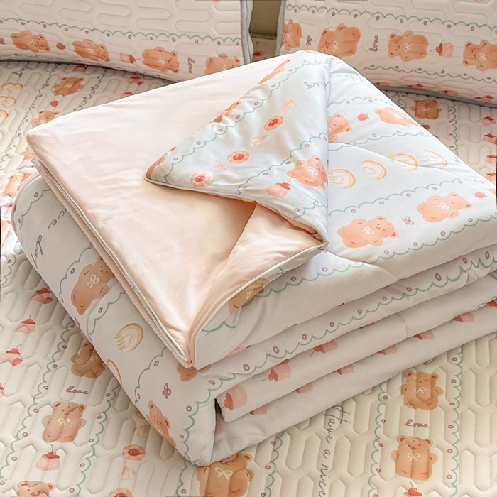 91家纺网 家纺一手货源 找家纺 维洋家纺 2025（专版花型）A类凉感丝夏被 凉感夏凉被双面加倍透气（四周踩棉） 可爱熊