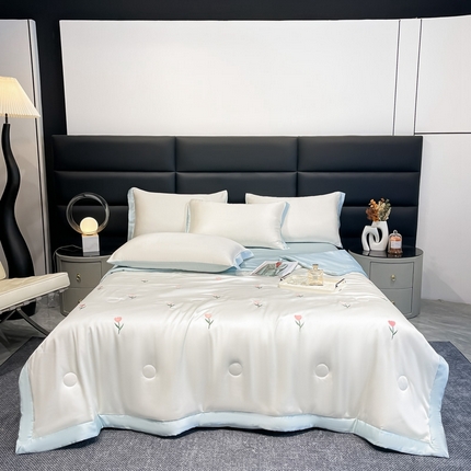 91家纺网 家纺一手货源 找家纺 江暮云家纺 2025新款水洗冰丝刺绣四件套 花朵-奶白蓝