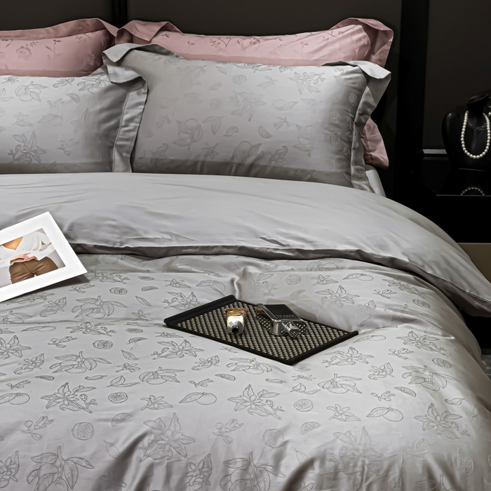 91家纺网 家纺一手货源 找家纺 金昱纺 2025新款50双股100支长绒棉贡缎提花高定四件套 浅夏时光-黎明灰