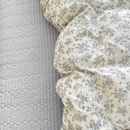 91家纺网 家纺一手货源 找家纺 仟网汇 2025新款针织双层纱床盖四件套 雾里看花