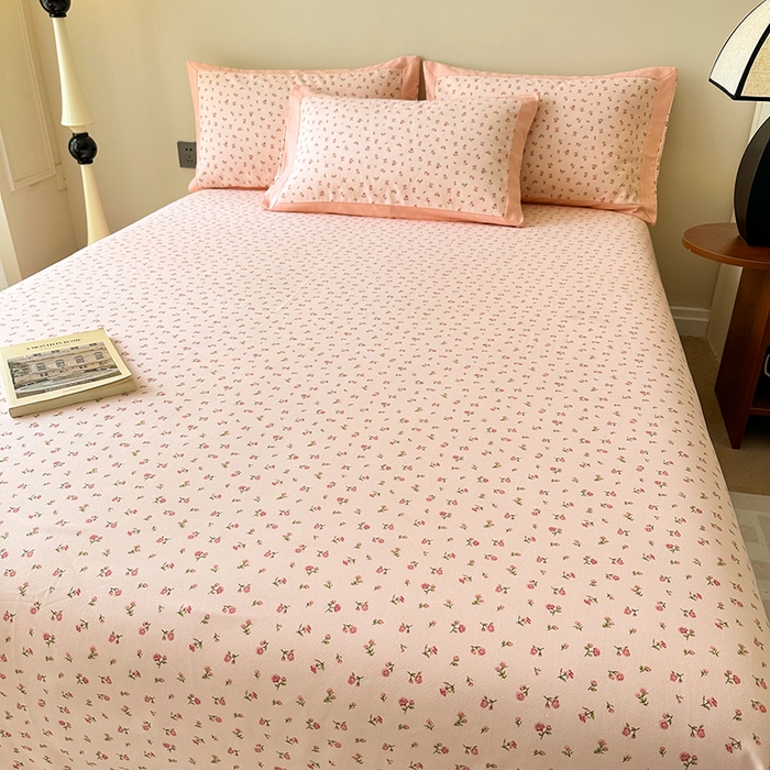 91家纺网 家纺一手货源 找家纺 蓝邻家纺 2025新款100%新疆原棉粗布小清新拼角工艺款系列单床单 粉黛