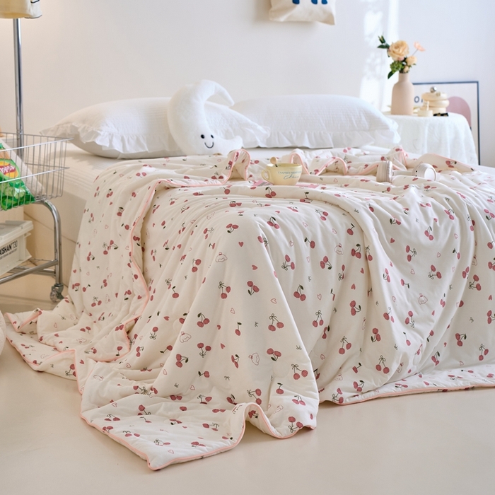 91家纺网 家纺一手货源 找家纺 维洋家纺 2025升级21%大豆新款A类牛奶丝针织夏被（四周踩棉）软糯凉感夏被空调被 樱桃小兔