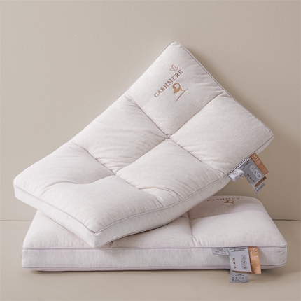 91家纺网 家纺一手货源 找家纺 麦肯锡 2025新款羊绒蚕丝大豆六分区枕 灰色48*74