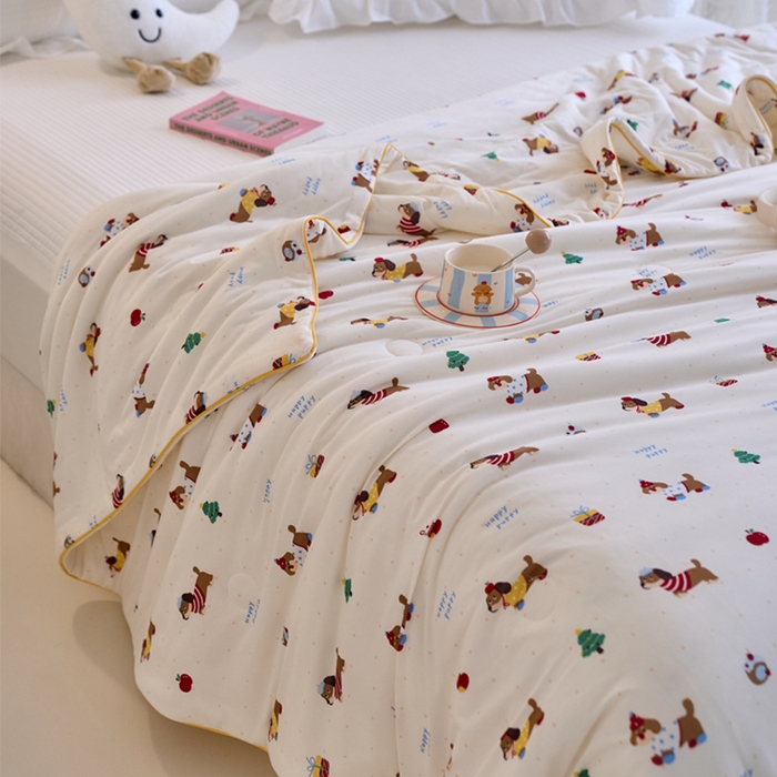 91家纺网 家纺一手货源 找家纺 维洋家纺 2025升级21%大豆新款A类牛奶丝针织夏被（四周踩棉）软糯凉感夏被空调被 腊肠狗