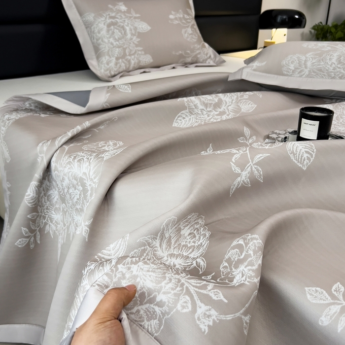 91家纺网 家纺一手货源 找家纺 卡初家居（原微来） 2025夏季凉感提花席 南鸢-丝雾棕