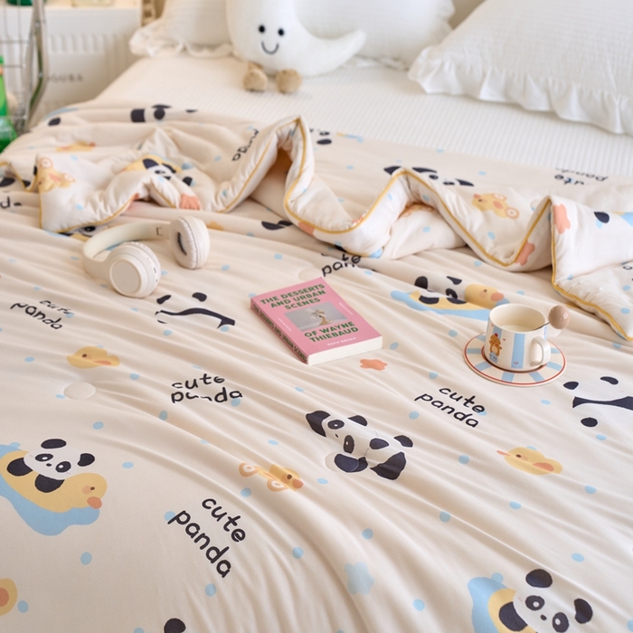 91家纺网 家纺一手货源 找家纺 维洋家纺 2025升级21%大豆新款A类牛奶丝针织夏被（四周踩棉）软糯凉感夏被空调被 功夫熊猫