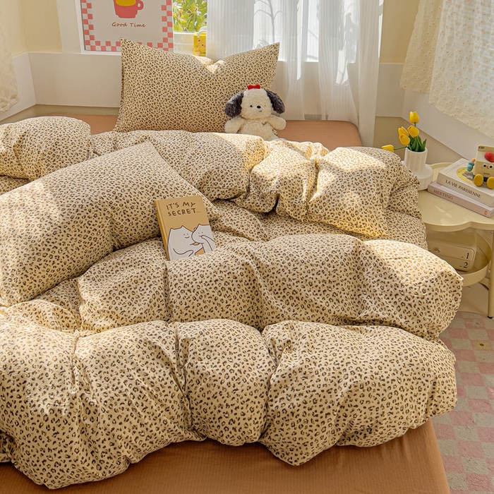 91家纺网 家纺一手货源 找家纺 暖芯优选 2025新款加厚云感棉双层纱四件套小碎花被套床单床笠款学生三件套新款直播热款 小豹纹