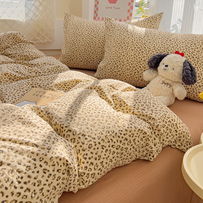 91家纺网 家纺一手货源 找家纺 暖芯优选 2025新款加厚云感棉双层纱四件套小碎花被套床单床笠款学生三件套新款直播热款 小豹纹