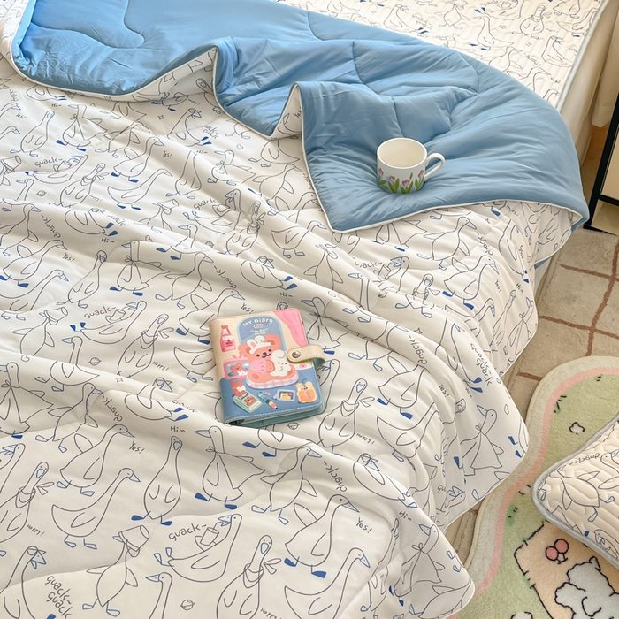 91家纺网 家纺一手货源 找家纺 维洋家纺 2025（专版花型）A类凉感丝夏被 凉感夏凉被双面加倍透气（四周踩棉） 你好鸭