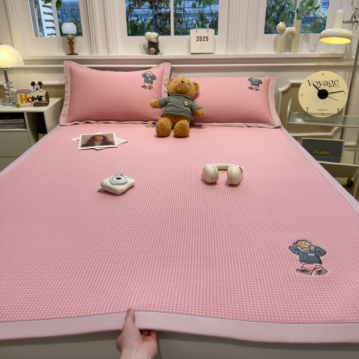 91家纺网 家纺一手货源 找家纺 卡初家居（原微来） 2025夏季凉感提花席 练练熊粉玉