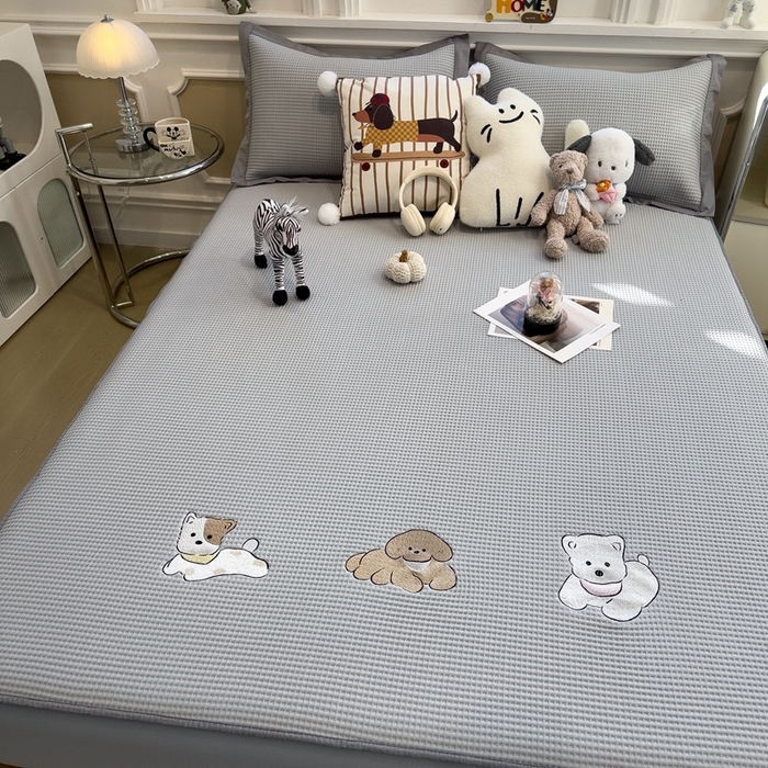 91家纺网 家纺一手货源 找家纺 卡初家居（原微来） 2026 夏季乙纶冰豆豆华夫格席  绣花 躺躺岛-淡雅灰