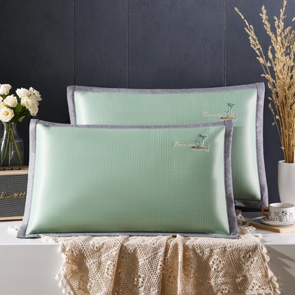 91家纺网 家纺一手货源 找家纺 小牛席业 2025新款海岛夏日凉感冰丝枕套凉枕套夏天枕套冰丝枕套竹枕套藤枕套冰藤枕套 海岛夏日凉感冰丝枕套-绿色