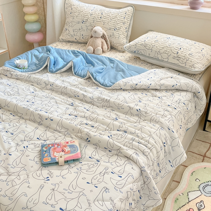 91家纺网 家纺一手货源 找家纺 维洋家纺 2025（专版花型）A类凉感丝夏被 凉感夏凉被双面加倍透气（四周踩棉） 你好鸭