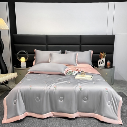 91家纺网 家纺一手货源 找家纺 江暮云家纺 2025新款水洗冰丝刺绣四件套 花朵-中灰粉