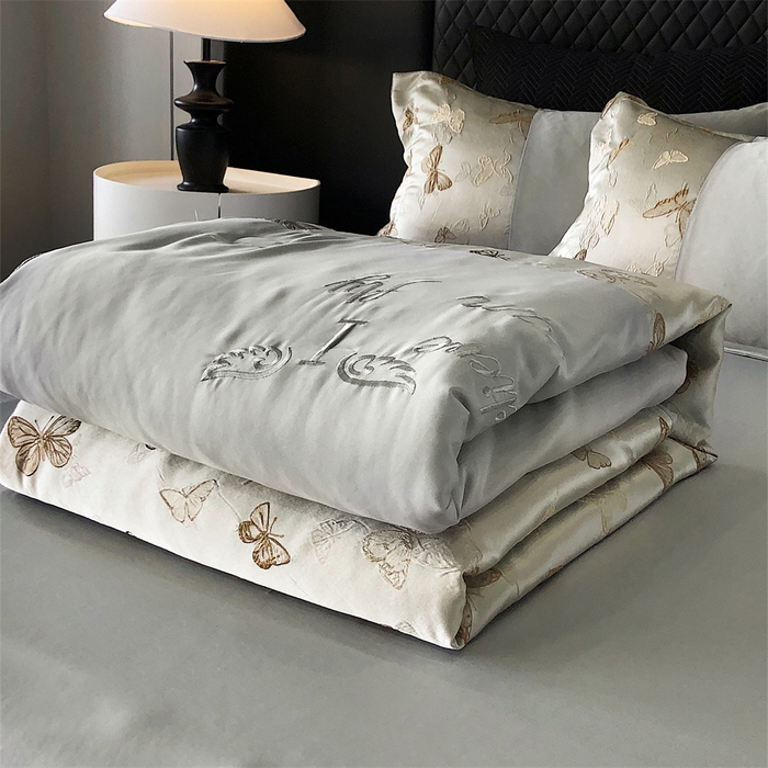 91家纺网 家纺一手货源 找家纺 换种生活 2025新款浮雕天丝夏被四件套 小蝴蝶-奶咖