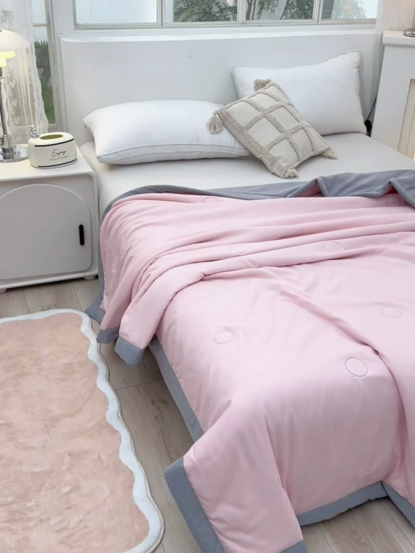 91家纺网 家纺一手货源 找家纺 易展家居 2025年新款水洗棉纯色夏被 樱花粉