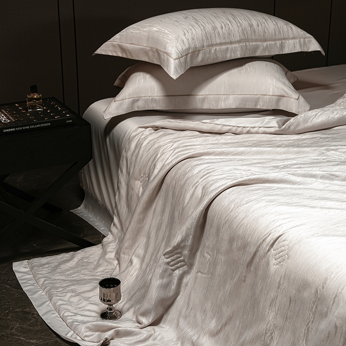 91家纺网 家纺一手货源 找家纺 丽卡家纺 2025新款翡丽天丝提花夏被四件套 石纹-米灰