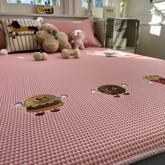 91家纺网 家纺一手货源 找家纺 卡初家居（原微来） 2026 夏季乙纶冰豆豆华夫格席  绣花 可可喵派