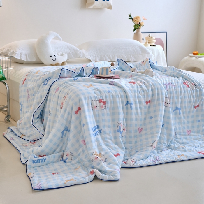 91家纺网 家纺一手货源 找家纺 维洋家纺 2025升级21%大豆新款A类牛奶丝针织夏被（四周踩棉）软糯凉感夏被空调被 蓝色小猫