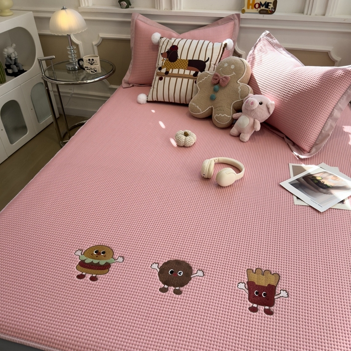 91家纺网 家纺一手货源 找家纺 卡初家居（原微来） 2026 夏季乙纶冰豆豆华夫格席  绣花 可可喵派