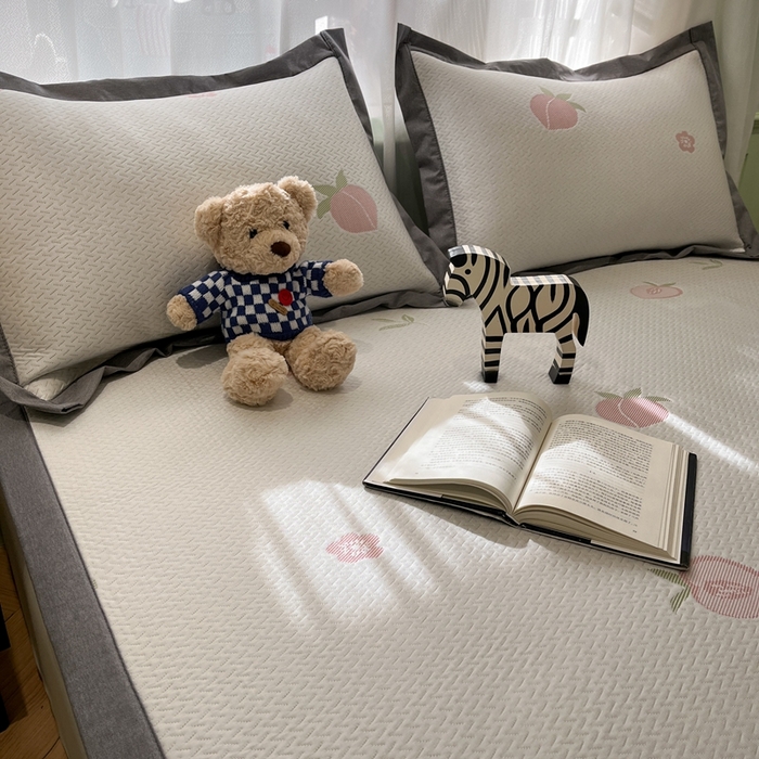 91家纺网 家纺一手货源 找家纺 卡初家居（原微来） 2025夏季凉感提花席 桃桃