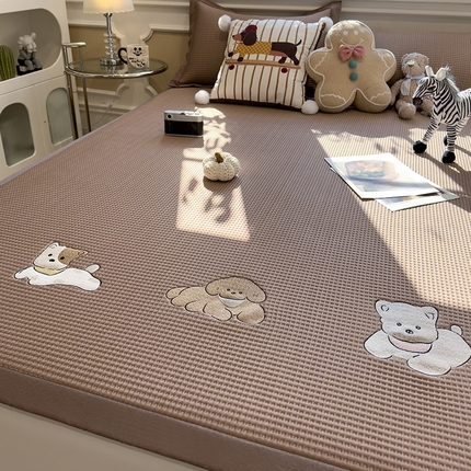 91家纺网 家纺一手货源 找家纺 （总）卡初家居（原微来） 2025 夏季乙纶冰豆豆华夫格席  绣花