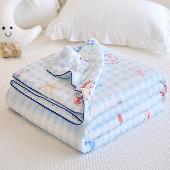 91家纺网 家纺一手货源 找家纺 维洋家纺 2025升级21%大豆新款A类牛奶丝针织夏被（四周踩棉）软糯凉感夏被空调被 蓝色小猫