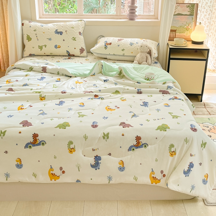 91家纺网 家纺一手货源 找家纺 维洋家纺 2025（专版花型）A类凉感丝夏被 凉感夏凉被双面加倍透气（四周踩棉） 恐龙家族