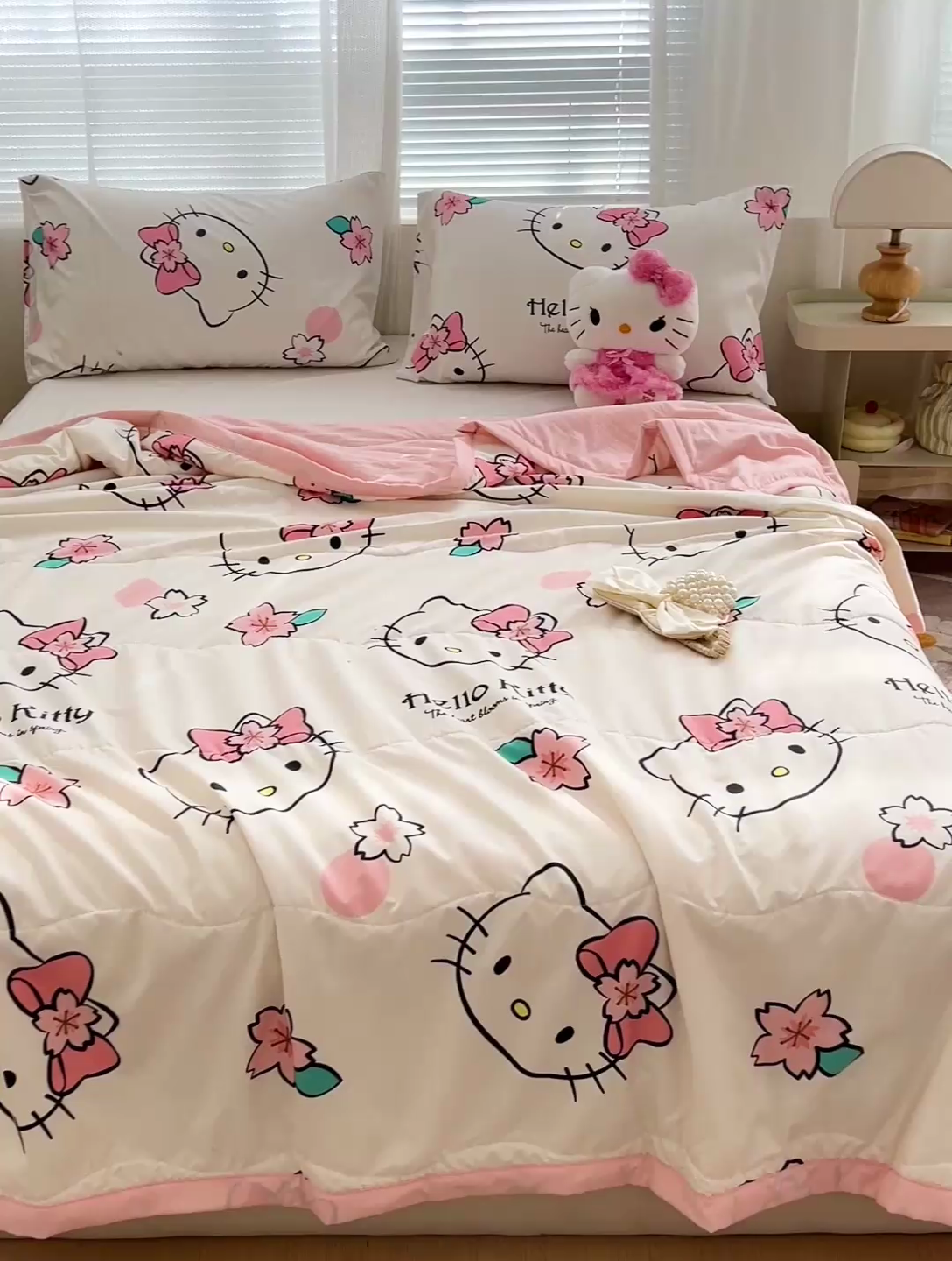 91家纺网 家纺一手货源 找家纺 海岛哥哥 2025新款三丽鸥系列A类水洗棉夏被大床图（提供买家秀） 夏被-樱花kt猫