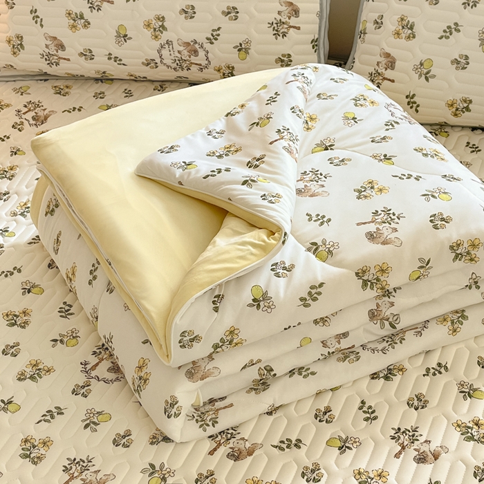 91家纺网 家纺一手货源 找家纺 维洋家纺 2025（专版花型）A类凉感丝夏被 凉感夏凉被双面加倍透气（四周踩棉） 彼得兔