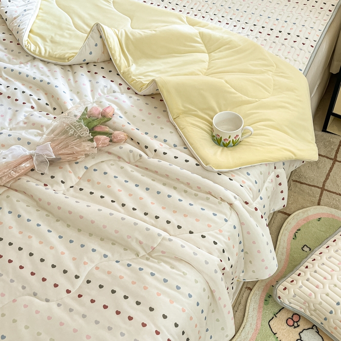 91家纺网 家纺一手货源 找家纺 维洋家纺 2025（专版花型）A类凉感丝夏被 凉感夏凉被双面加倍透气（四周踩棉） 爱心