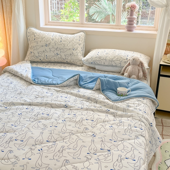 91家纺网 家纺一手货源 找家纺 维洋家纺 2025（专版花型）A类凉感丝夏被 凉感夏凉被双面加倍透气（四周踩棉） 你好鸭