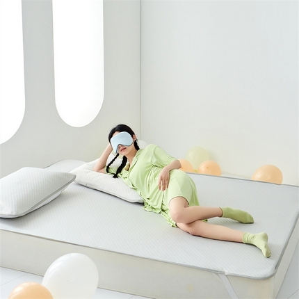 凌云家纺 2025年爆款新品100%锦纶冰丝凉感三明治凉席 灰色