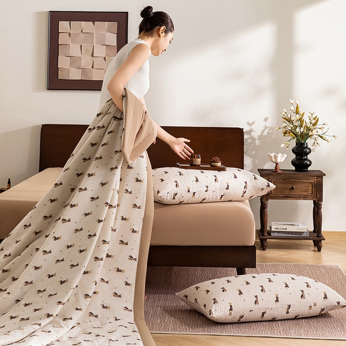 91家纺网 家纺一手货源 找家纺 吾诺 2025 全棉印花单层纱大豆夏被四件套夏凉被空调被子被芯全棉夏被 腊肠小狗