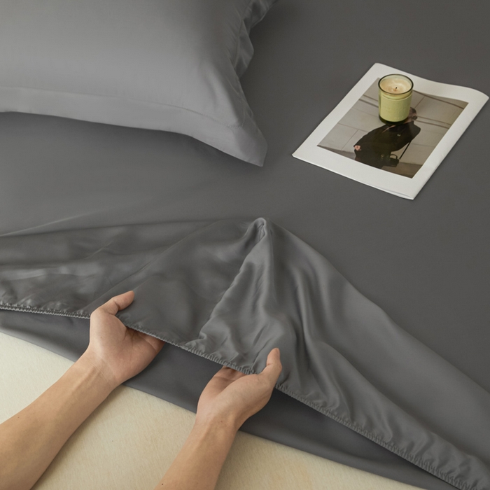 91家纺网 家纺一手货源 找家纺 涵宸2025新款天丝-天丝棉-纯色单床笠-场景1 床笠-星夜灰