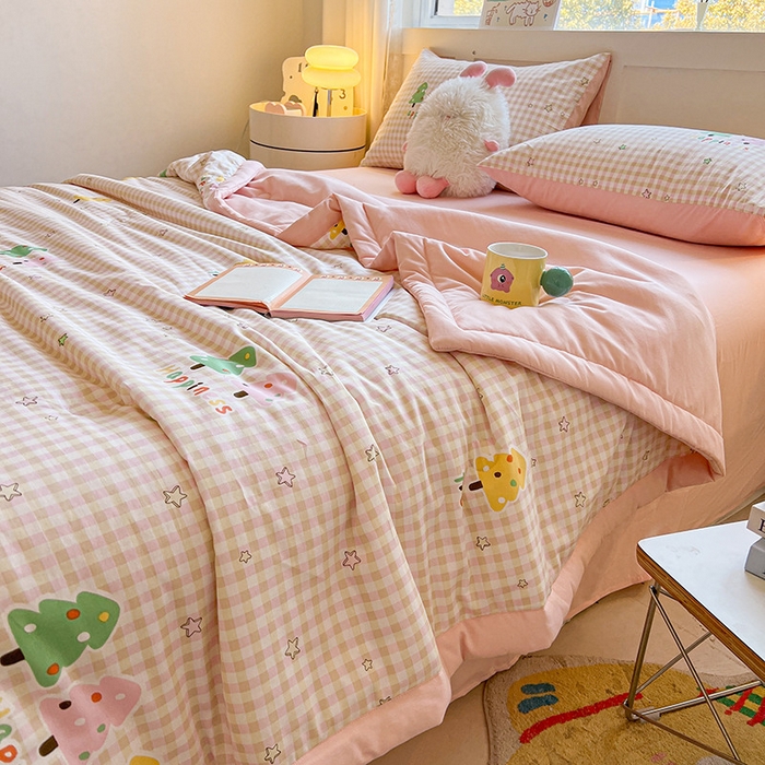 91家纺网 家纺一手货源 找家纺 金喜 2025新款全棉印花夏被可爱卡通风夏凉被薄被子夏被四件套 美好时光