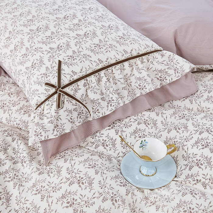 91家纺网 家纺一手货源 找家纺 卡迪亚家纺 2025新款轻氧棉小碎花韩式花边床盖 紫馨