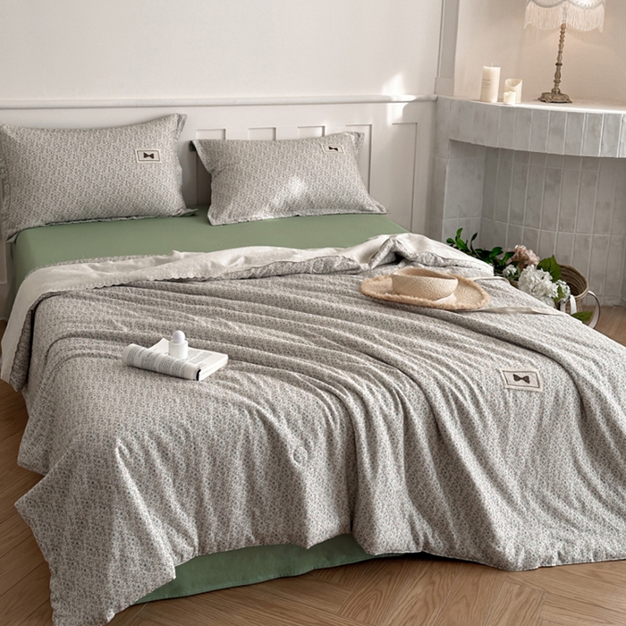 91家纺网 家纺一手货源 找家纺 帕拉美拉 2025新款全棉双层纱玉米聚乳酸夏被春秋被冬被玉米被 三件套四件套 春日初妆（米）